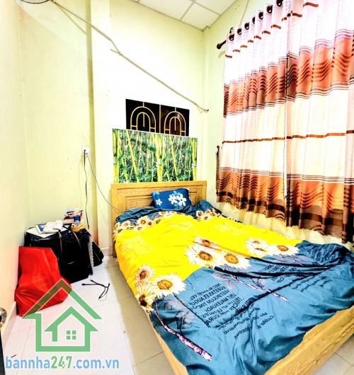 CHỈ 5.5 TỶ TL – NHÀ MỚI TÂN BÌNH – HẺM Ô TÔ KIA – 47M² VUÔNG NỞ HẬU – 2 TẦNG – 3PN – 2WC – SỔ ĐẸP * Hẻm bê tông sạch – ô tô Kia Morning vào tận cửa * DT công nhận 47m² (4.4m nở hậu) * Kết cấu 2 tầng mới đẹp, 3PN, 2WC, PK, bếp.