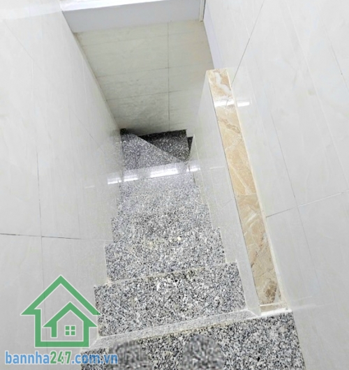 CHỈ 2,9 TỶ – NHÀ ĐẸP VÀO Ở NGAY – QUẬN 11 – ĐỘI CUNG – GẦN HẺM Ô TÔ QUAY ĐẦU DT: 24m² (4.3 x 5.5)m – 2 tầng kiên cố Kết cấu: Trệt + lầu, đầy đủ công năng.