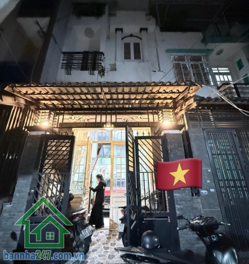 TRUNG TÂM TÂN PHÚ – Ô TÔ VÀO TẬN NHÀ – 4 TẦNG BTCT – 7.3 TỶ (TL) Diện tích: 50m² vuông vức, sổ A4, không lỗi phong thủy Kết cấu: 1 trệt, 1 lửng, 2 lầu, 3PN – 4WC. 