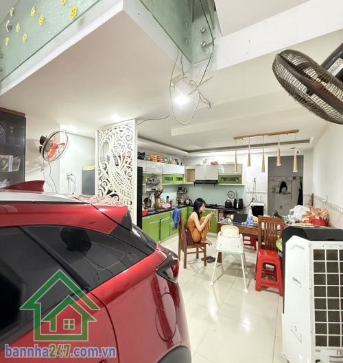 TRUNG TÂM TÂN PHÚ – Ô TÔ VÀO TẬN NHÀ – 4 TẦNG BTCT – 7.3 TỶ (TL) Diện tích: 50m² vuông vức, sổ A4, không lỗi phong thủy Kết cấu: 1 trệt, 1 lửng, 2 lầu, 3PN – 4WC. 