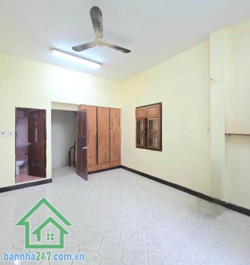 CHỈ 7 TỶ – SIÊU PHẨM 5 TẦNG NGAY P.6 TÂN BÌNH – HẺM THẲNG 1 TRỤC – VÀI BƯỚC RA MẶT TIỀN – DT: 50M² (4x13)m – NHÀ ĐẸP Ở NGAY! Kết cấu: 1 trệt, 1 lửng, 2 lầu, sân thượng. 