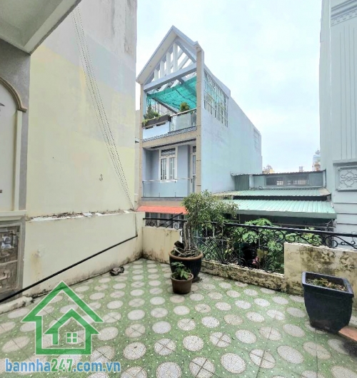 CHỈ 7 TỶ – SIÊU PHẨM 5 TẦNG NGAY P.6 TÂN BÌNH – HẺM THẲNG 1 TRỤC – VÀI BƯỚC RA MẶT TIỀN – DT: 50M² (4x13)m – NHÀ ĐẸP Ở NGAY! Kết cấu: 1 trệt, 1 lửng, 2 lầu, sân thượng. 