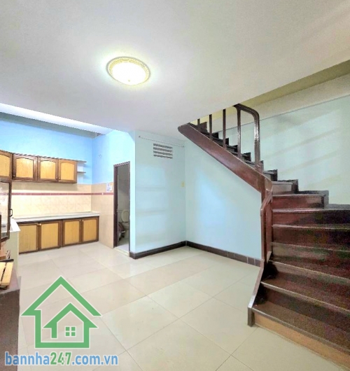 CHỈ 7 TỶ – SIÊU PHẨM 5 TẦNG NGAY P.6 TÂN BÌNH – HẺM THẲNG 1 TRỤC – VÀI BƯỚC RA MẶT TIỀN – DT: 50M² (4x13)m – NHÀ ĐẸP Ở NGAY! Kết cấu: 1 trệt, 1 lửng, 2 lầu, sân thượng. 