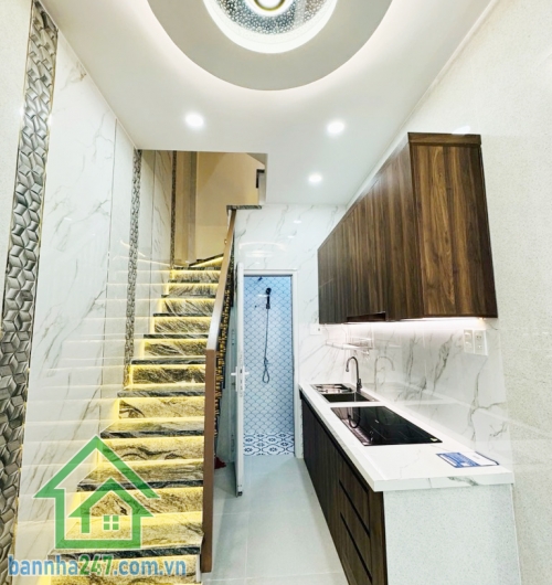 CHỈ 4 TỶ – NHÀ 3 TẦNG LÊ ĐẠI HÀNH, QUẬN 11 – HẺM THÔNG, DÂN TRÍ CAO Vị trí đẹp, hẻm 1/ đường Lê Đại Hành, P.7, Quận 11. Diện tích 18m2 (2.3 x 10), sổ vuông, không ngập úng. 
