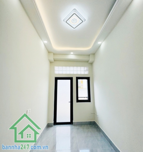 CHỈ 4 TỶ – NHÀ 3 TẦNG LÊ ĐẠI HÀNH, QUẬN 11 – HẺM THÔNG, DÂN TRÍ CAO Vị trí đẹp, hẻm 1/ đường Lê Đại Hành, P.7, Quận 11. Diện tích 18m2 (2.3 x 10), sổ vuông, không ngập úng. 