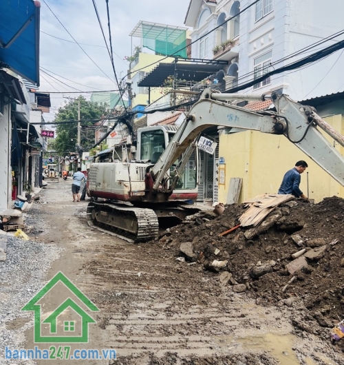 GÓC 2 MẶT TIỀN – HẺM XE HƠI ÂU CƠ – TÂN BÌNH – 62M² – CHỈ 4,99 TỶ Vị trí vàng: Giữa Lũy Bán Bích và Âu Cơ – hẻm xe hơi 1 sẹc, góc 2 mặt tiền cực thoáng. Hẻm đang tráng nhựa.