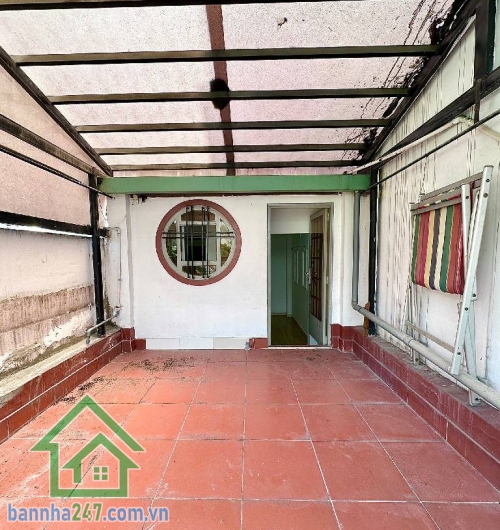HẺM 8M – THÀNH THÁI, QUẬN 10 – NHÀ 3 TẦNG – CHỈ 8,8 TỶ * Diện tích: 36m², vuông vức đẹp. * Kết cấu: 1 trệt 2 lầu, nhà kiên cố, vào ở ngay. * Hẻm rộng 8m, ô tô tránh thoải mái.