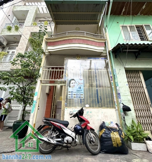 CHỈ 3,9 TỶ – HẺM 4M – CÁCH ÔTÔ ĐỖ VÀI CĂN – VÒNG XOAY LÊ ĐẠI HÀNH, ĐẦM SEN * DT 30m², sổ đẹp – chính chủ * Kết cấu 2 tầng: 2PN, 1WC * Vị trí vàng: 3 phút tới vòng xoay Lê Đại Hành, 4 phút tới chợ Đầm Sen, thông ra Bình Thới, Lạc Long Quân...