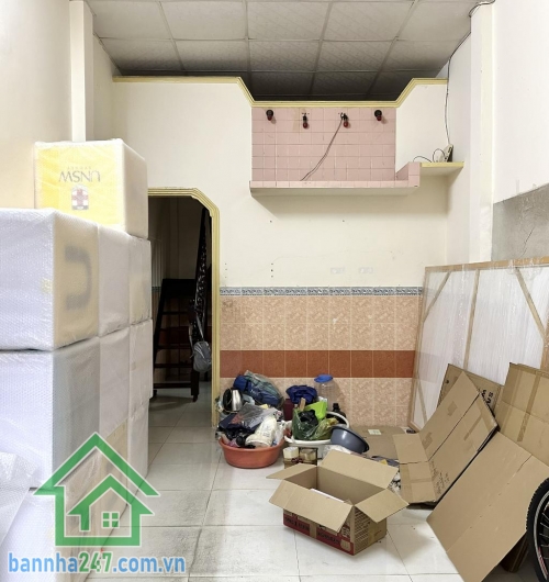 CHỈ 3,9 TỶ – HẺM 4M – CÁCH ÔTÔ ĐỖ VÀI CĂN – VÒNG XOAY LÊ ĐẠI HÀNH, ĐẦM SEN * DT 30m², sổ đẹp – chính chủ * Kết cấu 2 tầng: 2PN, 1WC * Vị trí vàng: 3 phút tới vòng xoay Lê Đại Hành, 4 phút tới chợ Đầm Sen, thông ra Bình Thới, Lạc Long Quân...