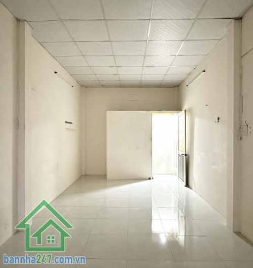 CHỈ 3,9 TỶ – HẺM 4M – CÁCH ÔTÔ ĐỖ VÀI CĂN – VÒNG XOAY LÊ ĐẠI HÀNH, ĐẦM SEN * DT 30m², sổ đẹp – chính chủ * Kết cấu 2 tầng: 2PN, 1WC * Vị trí vàng: 3 phút tới vòng xoay Lê Đại Hành, 4 phút tới chợ Đầm Sen, thông ra Bình Thới, Lạc Long Quân...