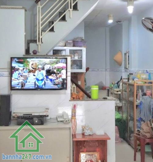 CHỈ 3,95 TỶ - NHÀ ĐẸP – HẺM XE HƠI – DT: 28m² (3x9) – 3 tầng BTCT - 3PN – 2WC DT: 28m² (3x9) – 3 tầng BTCT kiên cố.  Công năng: 3PN – 2WC, đầy đủ tiện nghi.