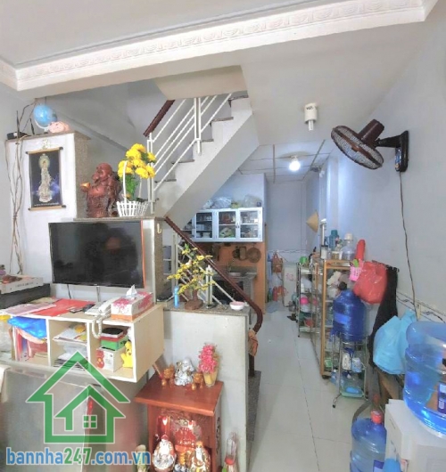 CHỈ 3,95 TỶ - NHÀ ĐẸP – HẺM XE HƠI – DT: 28m² (3x9) – 3 tầng BTCT - 3PN – 2WC DT: 28m² (3x9) – 3 tầng BTCT kiên cố.  Công năng: 3PN – 2WC, đầy đủ tiện nghi.