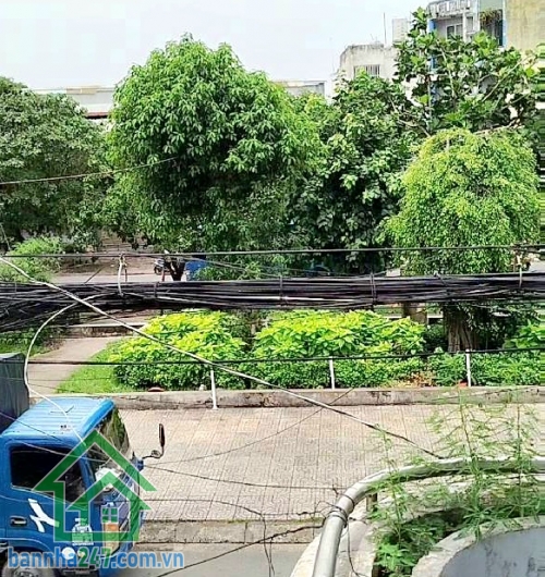CHỈ 7,9 TỶ (TL) - NHÀ MẶT TIỀN LÂM CHÍ HIẾU – P. TÂY THẠNH Đối diện công viên D9, khu buôn bán – kinh doanh sầm uất bậc nhất Tân Phú. Diện tích: 4 x 11m. Kết cấu: 1 trệt, 1 lầu - 2PN lớn, 2WC, nhà mới đẹp – sạch sẽ – ở hoặc kinh doanh đều tốt. 
