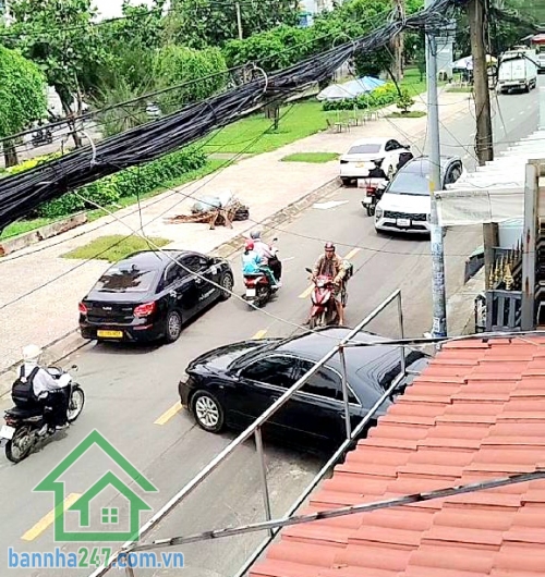 CHỈ 7,9 TỶ (TL) - NHÀ MẶT TIỀN LÂM CHÍ HIẾU – P. TÂY THẠNH Đối diện công viên D9, khu buôn bán – kinh doanh sầm uất bậc nhất Tân Phú. Diện tích: 4 x 11m. Kết cấu: 1 trệt, 1 lầu - 2PN lớn, 2WC, nhà mới đẹp – sạch sẽ – ở hoặc kinh doanh đều tốt. 