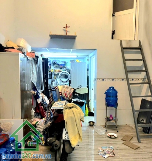 CHỈ 3,04 TỶ – DT: 40M² – 2 TẦNG - VỪA Ở VỪA CHO THUÊ – HẺM BA GÁC – 1 CĂN Ở + 1 CĂN CHO THUÊ Nhà công nhận đủ 40m² đất ở, thiết kế thông minh: 1 căn để ở + 1 căn cho thuê