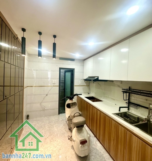 CHỈ 3,95 TỶ – NHÀ MỚI ĐẸP – TRUNG TÂM QUẬN 11 – HỒNG BÀNG – 3/2 DT: 39m² (3x13m) – 1 trệt 1 lầu, 2PN – 2WC Hẻm 3m trước nhà, 20m ra hẻm xe hơi thông, có sân để xe rộng.