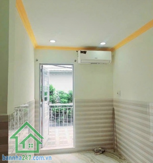 CHỈ 2.75 TỶ – SIÊU PHẨM 2 TẦNG MỚI – SÁT MẶT TIỀN LÊ ĐẠI HÀNH – SỔ RIÊNG – DT 21M² (DTSĐ 42M²) * Kết cấu 2 tầng: 2PN – 2WC * Nhà mới cứng, chủ tặng 2 máy lạnh