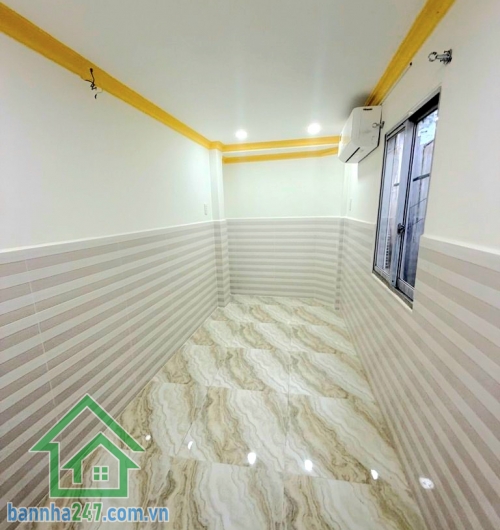 CHỈ 2.75 TỶ – SIÊU PHẨM 2 TẦNG MỚI – SÁT MẶT TIỀN LÊ ĐẠI HÀNH – SỔ RIÊNG – DT 21M² (DTSĐ 42M²) * Kết cấu 2 tầng: 2PN – 2WC * Nhà mới cứng, chủ tặng 2 máy lạnh