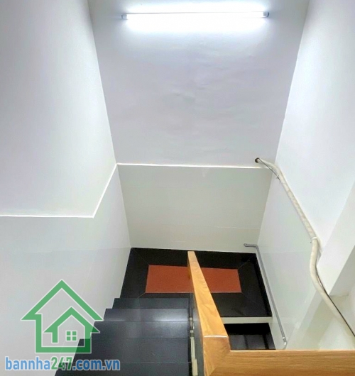 CHỈ 4,5 TỶ (TL) – NHÀ 1 LẦU – LẠC LONG QUÂN – GẦN CHỢ TÂN BÌNH - DT: 36M² (4,5 x 8,5)m - 2 PN - 2 WC Diện tích: 4,5 x 8,5m – nhà vuông vức Kết cấu: 1 trệt + lầu