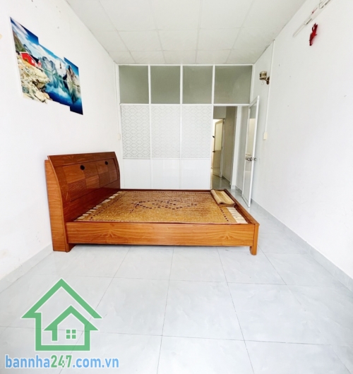 CHỈ 3,45 TỶ (TL) – SIÊU PHẨM TÂN BÌNH – NHÀ ĐẸP 2 TẦNG BTCT – 30M² – Ở NGAY  Vị trí: Trung tâm Tân Bình – cách hẻm xe hơi chỉ 3 căn,  di chuyển thuận tiện ra các quận lân cận, gần chợ, trường học, siêu thị, khu dân trí cao.