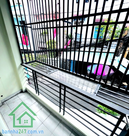 CHỈ 4,65 TỶ – GÓC 2 MTKD XE TẢI – TÂN BÌNH – GIÁP KHU BÀU CÁT – NHÀ MỚI Ở NGAY – DT 29/48M² – 2 TẦNG - 2PN - 2WC. Vị trí trung tâm: Ngay Bảy Hiền – giáp khu Bàu Cát - Đồng Đen.