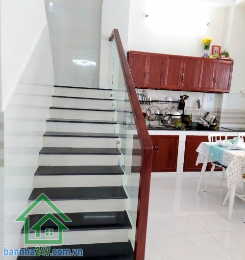 CHỈ 5,2 TỶ – NHÀ 2 MẶT HẺM 3 GÁC – GẦN HẺM XE TẢI – LẠC LONG QUÂN, Q.TÂN BÌNH -Căn nhà nhỏ xinh nằm ngay vị trí trung tâm, thuận tiện di chuyển khắp các quận.