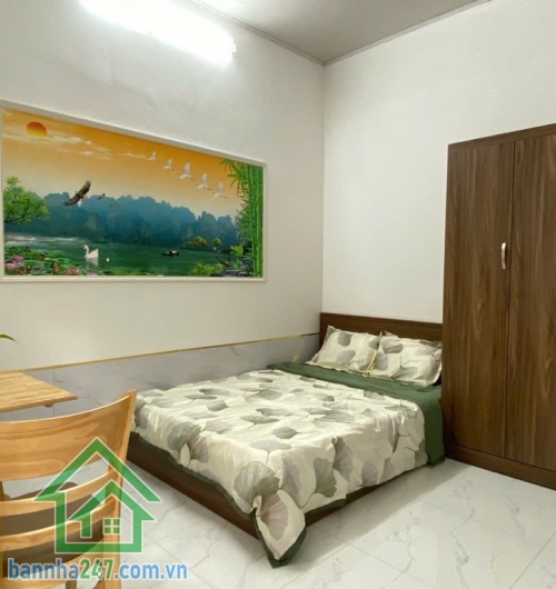 BÁN NHÀ TRUNG TÂM QUẬN TÂN BÌNH – CÁCH SÂN BAY TÂN SƠN NHẤT 3 PHÚT – CHỈ 5,3 TỶ (Bớt lộc) * Diện tích: 52,6m2. * Kết cấu: 3 tầng (1 trệt, 1 lầu, sân thượng), gồm 4 PN + 4WC.  Mob 0933 144 037