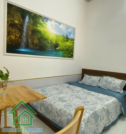 BÁN NHÀ TRUNG TÂM QUẬN TÂN BÌNH – CÁCH SÂN BAY TÂN SƠN NHẤT 3 PHÚT – CHỈ 5,3 TỶ (Bớt lộc) * Diện tích: 52,6m2. * Kết cấu: 3 tầng (1 trệt, 1 lầu, sân thượng), gồm 4 PN + 4WC.  Mob 0933 144 037