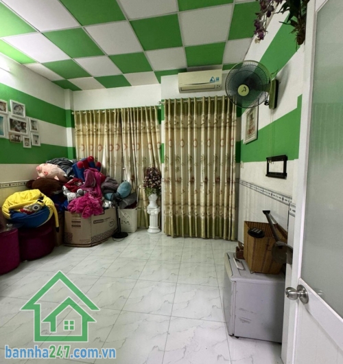 MTKD ĐƯỜNG NHỰA 16M – NGÃ TƯ BỐN XÃ – VỊ TRÍ VÀNG TÂN PHÚ DT: 73m² (4 x 18m) Nhà 1 trệt 1 lầu, 2PN, vào ở ngay, có sân phơi – sân để ô tô Đường rộng 16m, vỉa hè rộng rãi.