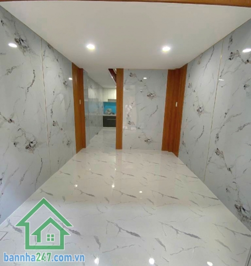 NHÀ 3 TẦNG – GẦN VÒNG XOAY LÊ ĐẠI HÀNH – Q.11 DT đất: 24m² (3x8), DT sàn 48.6m². Kết cấu: Trệt + lửng + 1 lầu, 4PN (3 kín + 1 hở), 2WC. Vị trí: Hẻm 3m thông.