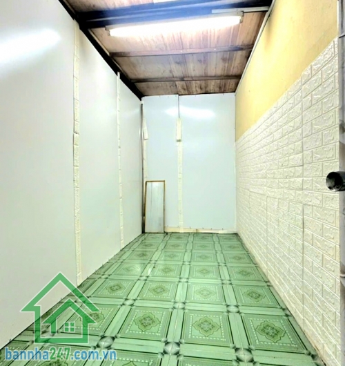 NHÀ QUẬN 10 – CHỈ 5 TỶ - DT: 36/39m² – HXH THÔNG – SÁT MẶT TIỀN HOÀ HẢO – NHÀ MỘT ĐỜI CHỦ – TIỆN XÂY MỚI Kết cấu hiện hữu: 1 trệt + 1 lửng + 1 lầu BTCT 3PN - 2WC