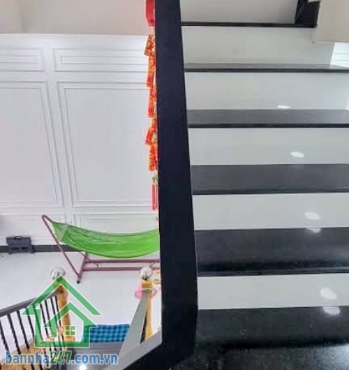 CHỈ 9,5 TỶ – NHÀ ĐẸP LUNG LINH – 62M² – 4 TẦNG BTCT – HXH LÊ THÚC HOẠCH – TẶNG 50% NỘI THẤT XỊN * Kết cấu: 4 tầng BTCT, 5PN – 6WC, phòng khách, bếp, sân, ban công rộng rãi.