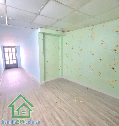 CHỈ 3,65 TỶ – 41m² – HXH ĐỔ CỬA – KHU VIP BÀU CÁT – NHÀ TRỐNG GIAO NGAY 2PN – 2WC – SỔ ĐẸP NỞ HẬU - Kết cấu: 1 trệt – 1 lầu. 2 phòng ngủ – 2 WC – phòng khách – bếp.