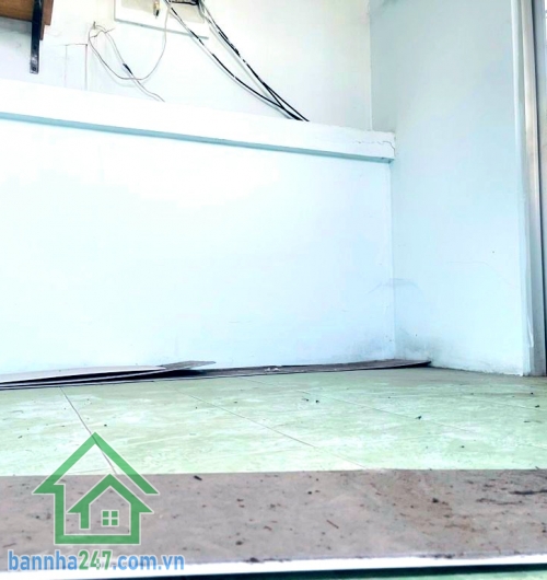 CHỈ 9 TỶ – HXH ÚT TỊCH TÂN BÌNH – 5 TẦNG BTCT - GẦN GA T3 – 6PN 6WC – CÓ DÒNG TIỀN Diện tích: 40m² – nở hậu, sổ vuông Kết cấu: 1 trệt + 3 lầu + sân thượng, đúc BTCT kiên cố. Công năng: 6 phòng ngủ – 6 WC, phòng khách, bếp, ban công