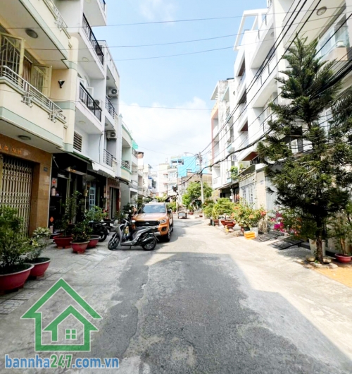 CHỈ 6.9 TỶ – NHÀ 5 TẦNG BTCT – ĐƯỜNG NHỰA 12M – SÁT MẶT TIỀN THÁI PHIÊN, QUẬN 11 - 3 PN, 4 WC  Diện tích: 30m², sổ hồng vuông vức, công chứng ngay. Kết cấu: 1 trệt, lửng, 2 lầu, sân thượng, gồm 3 PN, 4 WC.