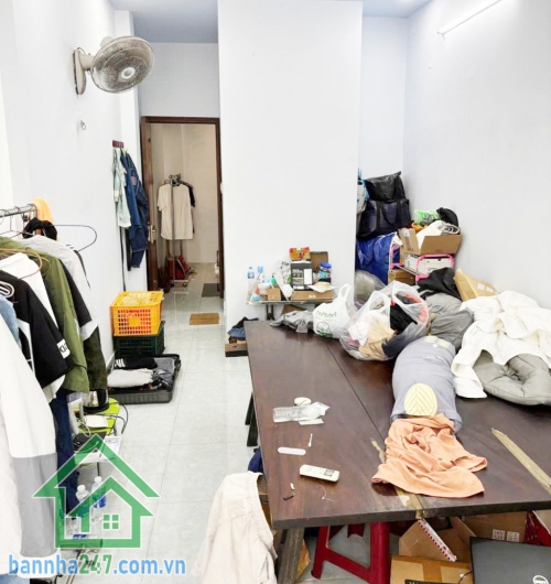 CHỈ 6.9 TỶ – NHÀ 5 TẦNG BTCT – ĐƯỜNG NHỰA 12M – SÁT MẶT TIỀN THÁI PHIÊN, QUẬN 11 - 3 PN, 4 WC  Diện tích: 30m², sổ hồng vuông vức, công chứng ngay. Kết cấu: 1 trệt, lửng, 2 lầu, sân thượng, gồm 3 PN, 4 WC.
