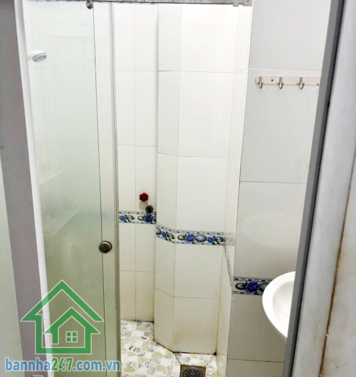 CHỈ 6.9 TỶ – NHÀ 5 TẦNG BTCT – ĐƯỜNG NHỰA 12M – SÁT MẶT TIỀN THÁI PHIÊN, QUẬN 11 - 3 PN, 4 WC  Diện tích: 30m², sổ hồng vuông vức, công chứng ngay. Kết cấu: 1 trệt, lửng, 2 lầu, sân thượng, gồm 3 PN, 4 WC.