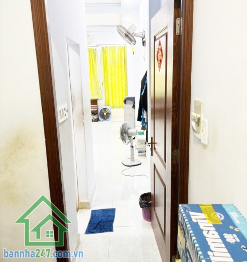 CHỈ 6.9 TỶ – NHÀ 5 TẦNG BTCT – ĐƯỜNG NHỰA 12M – SÁT MẶT TIỀN THÁI PHIÊN, QUẬN 11 - 3 PN, 4 WC  Diện tích: 30m², sổ hồng vuông vức, công chứng ngay. Kết cấu: 1 trệt, lửng, 2 lầu, sân thượng, gồm 3 PN, 4 WC.