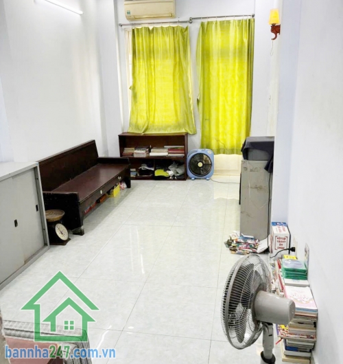 CHỈ 6.9 TỶ – NHÀ 5 TẦNG BTCT – ĐƯỜNG NHỰA 12M – SÁT MẶT TIỀN THÁI PHIÊN, QUẬN 11 - 3 PN, 4 WC  Diện tích: 30m², sổ hồng vuông vức, công chứng ngay. Kết cấu: 1 trệt, lửng, 2 lầu, sân thượng, gồm 3 PN, 4 WC.