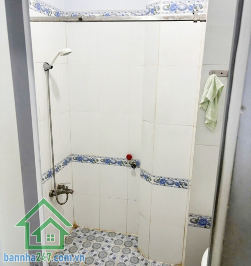 CHỈ 6.9 TỶ – NHÀ 5 TẦNG BTCT – ĐƯỜNG NHỰA 12M – SÁT MẶT TIỀN THÁI PHIÊN, QUẬN 11 - 3 PN, 4 WC  Diện tích: 30m², sổ hồng vuông vức, công chứng ngay. Kết cấu: 1 trệt, lửng, 2 lầu, sân thượng, gồm 3 PN, 4 WC.