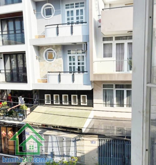 CHỈ 6.9 TỶ – NHÀ 5 TẦNG BTCT – ĐƯỜNG NHỰA 12M – SÁT MẶT TIỀN THÁI PHIÊN, QUẬN 11 - 3 PN, 4 WC  Diện tích: 30m², sổ hồng vuông vức, công chứng ngay. Kết cấu: 1 trệt, lửng, 2 lầu, sân thượng, gồm 3 PN, 4 WC.