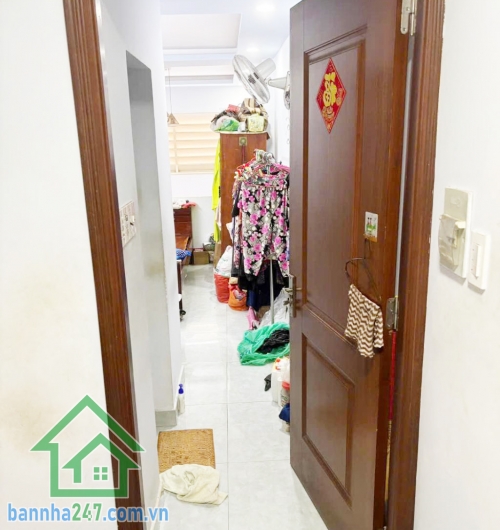 CHỈ 6.9 TỶ – NHÀ 5 TẦNG BTCT – ĐƯỜNG NHỰA 12M – SÁT MẶT TIỀN THÁI PHIÊN, QUẬN 11 - 3 PN, 4 WC  Diện tích: 30m², sổ hồng vuông vức, công chứng ngay. Kết cấu: 1 trệt, lửng, 2 lầu, sân thượng, gồm 3 PN, 4 WC.