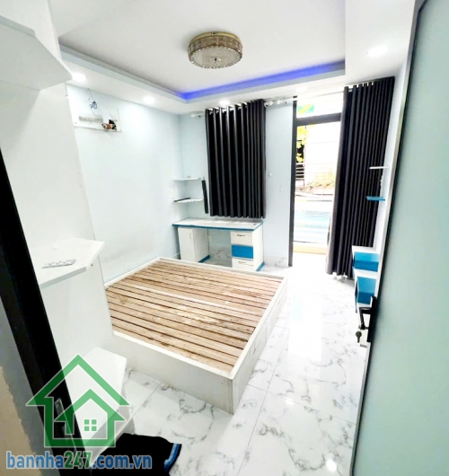 CHỈ 8,18 TỶ – NHÀ 5 TẦNG BTCT – HẺM 4M HỒ THỊ KỶ – QUẬN 10 – TRUNG TÂM ẨM THỰC VÀ HOA Diện tích: 3,3 x 10m, diện tích sử dụng 165m² Kết cấu: 5 tầng kiên cố, 5PN - 4WC. 