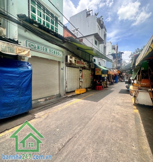 NHỈNH 9 TỶ – HAI MẶT TIỀN KINH DOANH – KHU ẨM THỰC HỒ THỊ KỶ – QUẬN 10 Vị trí: Trung tâm Quận 10, khu chợ hoa – ẩm thực Hồ Thị Kỷ, cực kỳ sầm uất, khách qua lại.