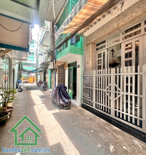 NHỈNH 9 TỶ – HAI MẶT TIỀN KINH DOANH – KHU ẨM THỰC HỒ THỊ KỶ – QUẬN 10 Vị trí: Trung tâm Quận 10, khu chợ hoa – ẩm thực Hồ Thị Kỷ, cực kỳ sầm uất, khách qua lại.