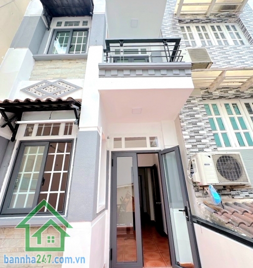 CHỈ 6.8 TỶ – NHÀ HẺM Ô TÔ THÔNG – KHU VIP BÀU CÁT, TÂN BÌNH GẦN CHỢ TÂN BÌNH – CHỢ ÔNG ĐỊA – 5 PHÚT QUA QUẬN 10 – GIÁP Q11 - DTSD 150m² – 5 TẦNG – 6PN – 3WC Vị trí siêu đắc địa: – Hẻm ô tô thông thoáng, khu VIP Bàu Cát – Gần chợ Tân Bình, chợ Ông Địa, côn