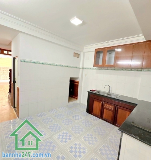 CHỈ 6.8 TỶ – NHÀ HẺM Ô TÔ THÔNG – KHU VIP BÀU CÁT, TÂN BÌNH GẦN CHỢ TÂN BÌNH – CHỢ ÔNG ĐỊA – 5 PHÚT QUA QUẬN 10 – GIÁP Q11 - DTSD 150m² – 5 TẦNG – 6PN – 3WC Vị trí siêu đắc địa: – Hẻm ô tô thông thoáng, khu VIP Bàu Cát – Gần chợ Tân Bình, chợ Ông Địa, côn