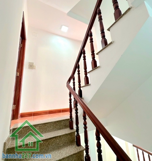 CHỈ 6.8 TỶ – NHÀ HẺM Ô TÔ THÔNG – KHU VIP BÀU CÁT, TÂN BÌNH GẦN CHỢ TÂN BÌNH – CHỢ ÔNG ĐỊA – 5 PHÚT QUA QUẬN 10 – GIÁP Q11 - DTSD 150m² – 5 TẦNG – 6PN – 3WC Vị trí siêu đắc địa: – Hẻm ô tô thông thoáng, khu VIP Bàu Cát – Gần chợ Tân Bình, chợ Ông Địa, côn