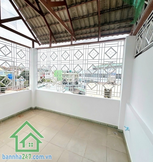 CHỈ 6.8 TỶ – NHÀ HẺM Ô TÔ THÔNG – KHU VIP BÀU CÁT, TÂN BÌNH GẦN CHỢ TÂN BÌNH – CHỢ ÔNG ĐỊA – 5 PHÚT QUA QUẬN 10 – GIÁP Q11 - DTSD 150m² – 5 TẦNG – 6PN – 3WC Vị trí siêu đắc địa: – Hẻm ô tô thông thoáng, khu VIP Bàu Cát – Gần chợ Tân Bình, chợ Ông Địa, côn