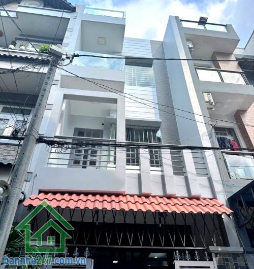 CHỈ 5.95 TỶ – NHÀ ĐẸP – HẺM Ô TÔ NGỦ TRONG NHÀ – KHU VIP PHÂN LÔ – GẦN LÊ VĂN QUỚI – 4 TẦNG – DT 52M² - 4PN – 3WC DT: 4 × 13m (52m²) Kết cấu: 1 trệt – 2 lầu – sân thượng, PK rộng để ô tô ngủ trong nhà, 4PN – 3WC, giếng trời thoáng. 